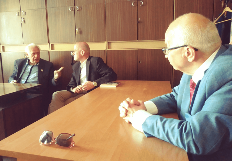 Kto był katem, a kto ofiarą? Niemcy spotykają byłego więźnia obozu koncentracyjnego