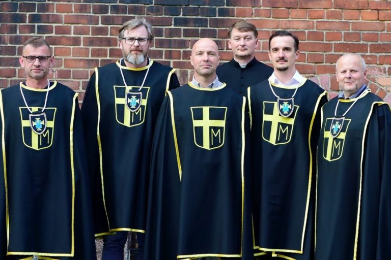 W Olsztynie powstała nowa chorągiew rycerska. Ich orężem nie jest miecz