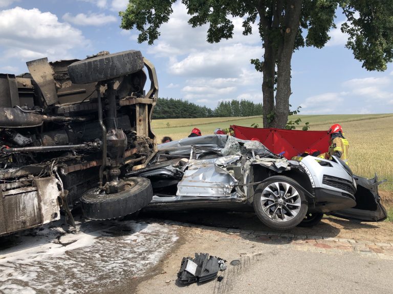Niemiecka turystka nie przeżyła zderzenia z ciężarówką przewożącą drewno