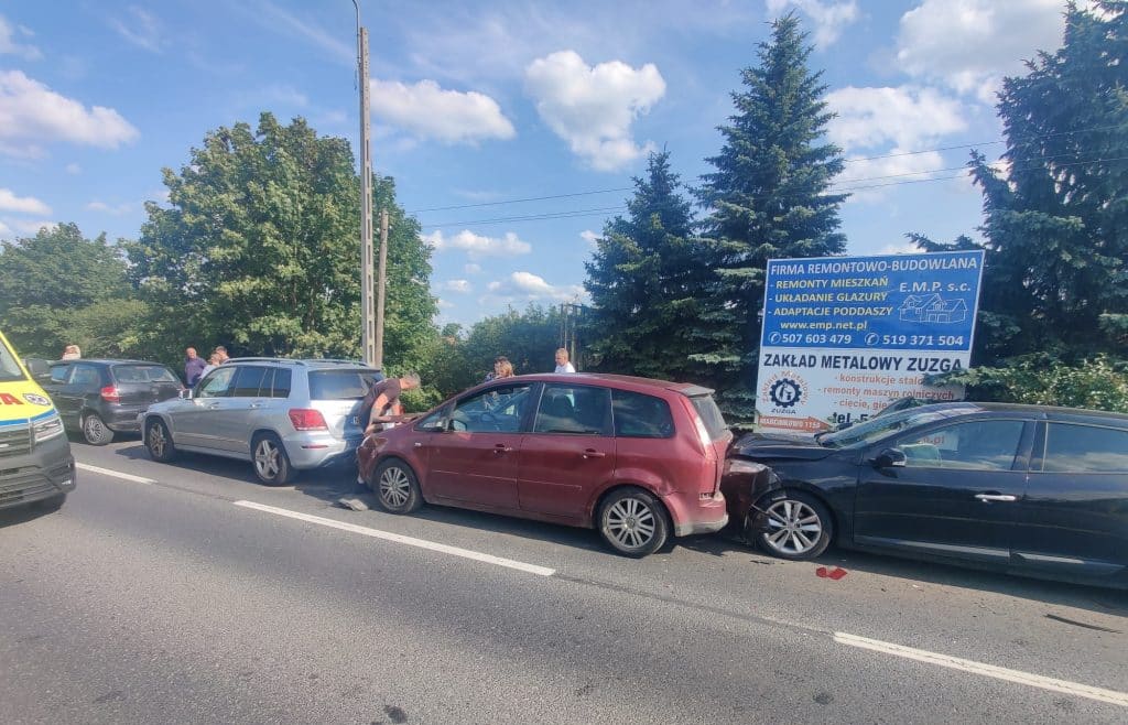 W karambolu pod Mrągowem wzięło udział sześć aut wypadek drogowy Mrągowo, Wiadomości, zShowcase