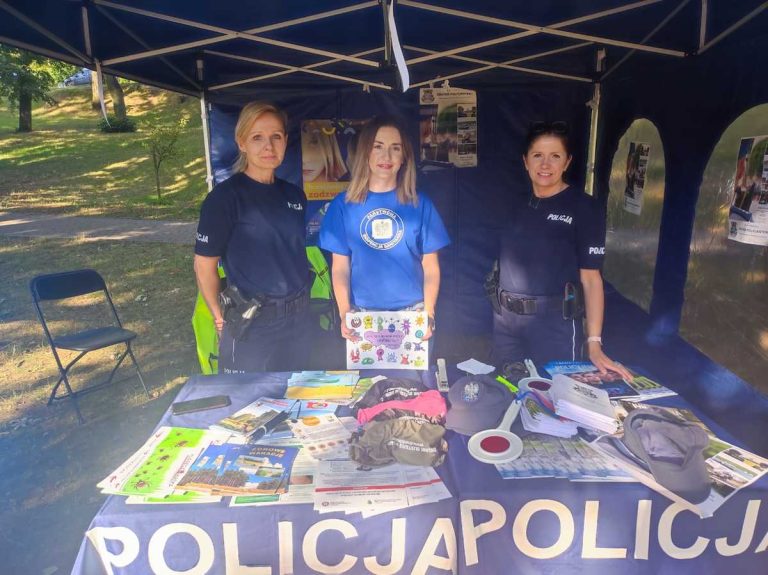 Policja z Działdowa promuje zawód policjanta podczas festynu 'Bezpieczne Wakacje’