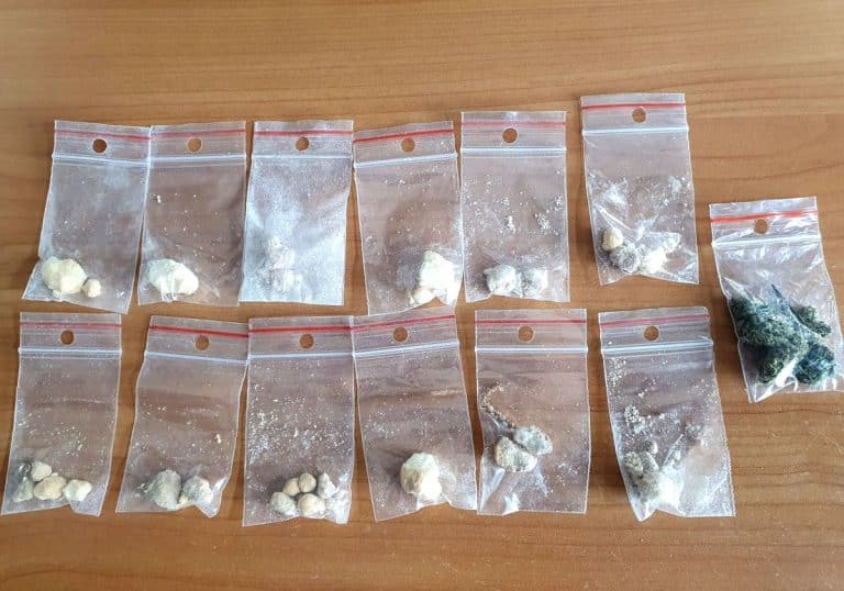 Dwu mężczyzn zatrzymanych za posiadanie narkotyków. Teraz odpowiedzą przed sądem