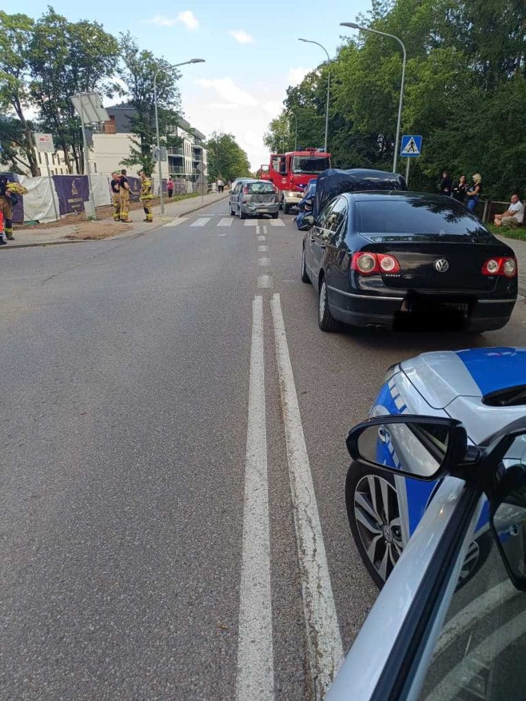 Groźny wypadek z trzema samochodami w Olecku. 10-letnia dziewczynka w szpitalu