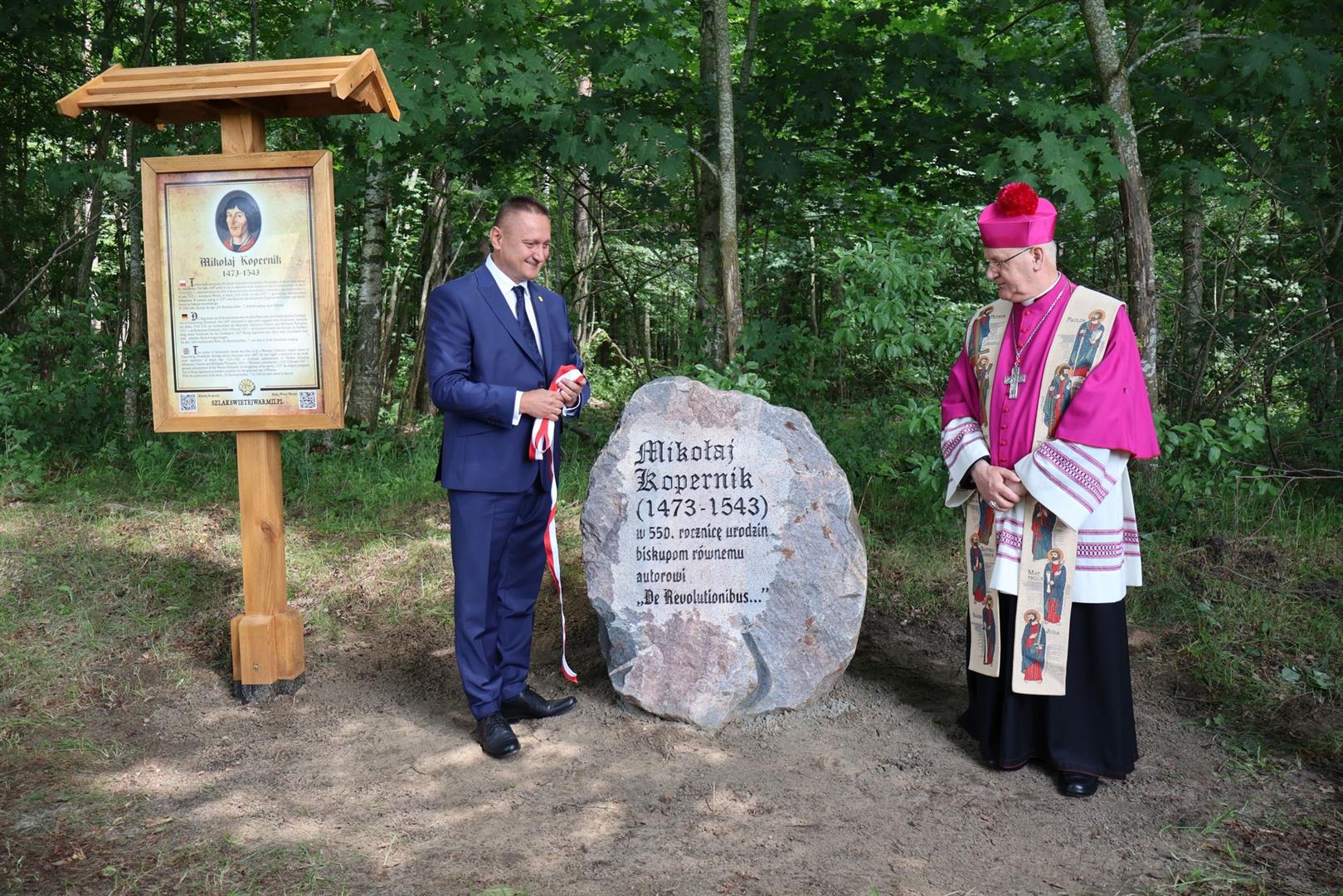 Pamiątkowy kamień ufundowany na cześć Mikołaja Kopernika historia Olsztyn, Wiadomości, zShowcase