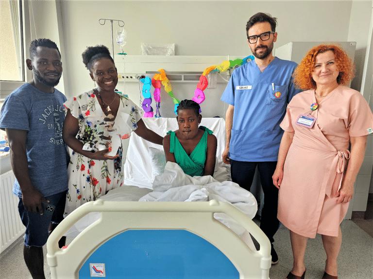 Wyjątkowy sukces medyczny: 15-latka po skomplikowanej operacji wraca do zdrowia