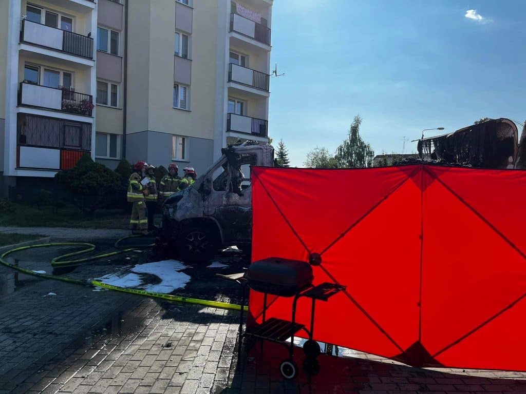 Tragiczny urlop: dwie osoby spłonęły w kamperze pożar Ełk, Wiadomości, zShowcase