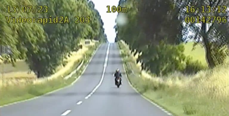 Motocyklista pędził z 6-letnim pasażerem 154 km/h. Publikujemy nagranie