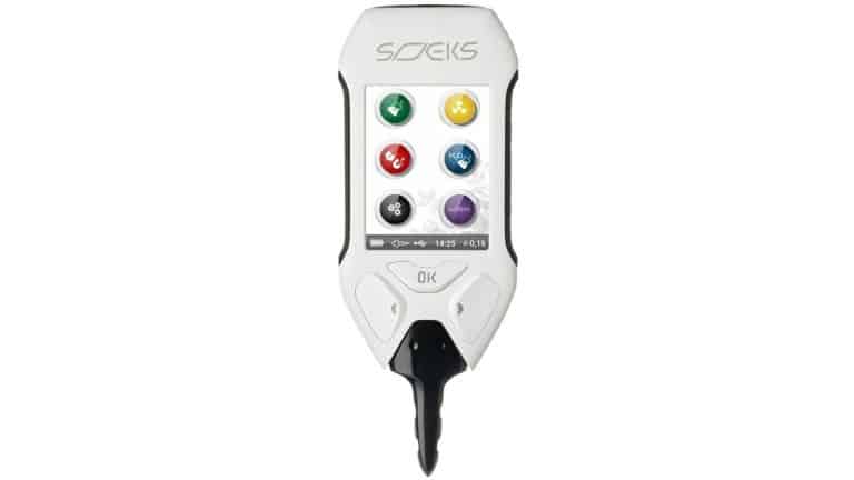 Elektroniczny tester do wykrywania szkodliwych substancji w rybach, z wyświetlaczem i przyciskami.