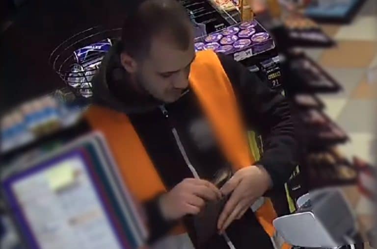Czy rozpoznajesz tego mężczyznę? Policja szuka świadków zdarzenia na stacji Circle K