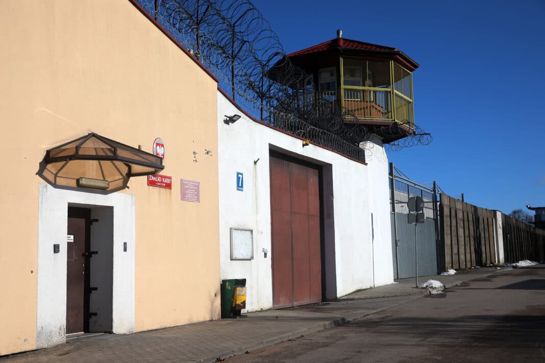 Tortury w Barczewie: strażnicy mieli łamać prawo także podczas transportów Na sygnale Wiadomości, zShowcase