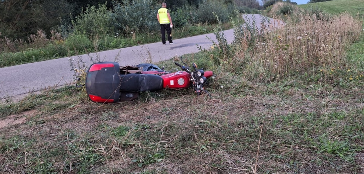 Motorowerzysta stracił życie po zderzeniu z betonowym przepustem wypadek drogowy Ełk, Wiadomości, zShowcase