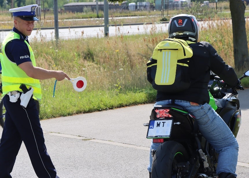 Szkoła Bezpiecznej Jazdy. Policja prowadzi darmowe szkolenia dla kierowców Na sygnale Ostróda, Wiadomości, zShowcase
