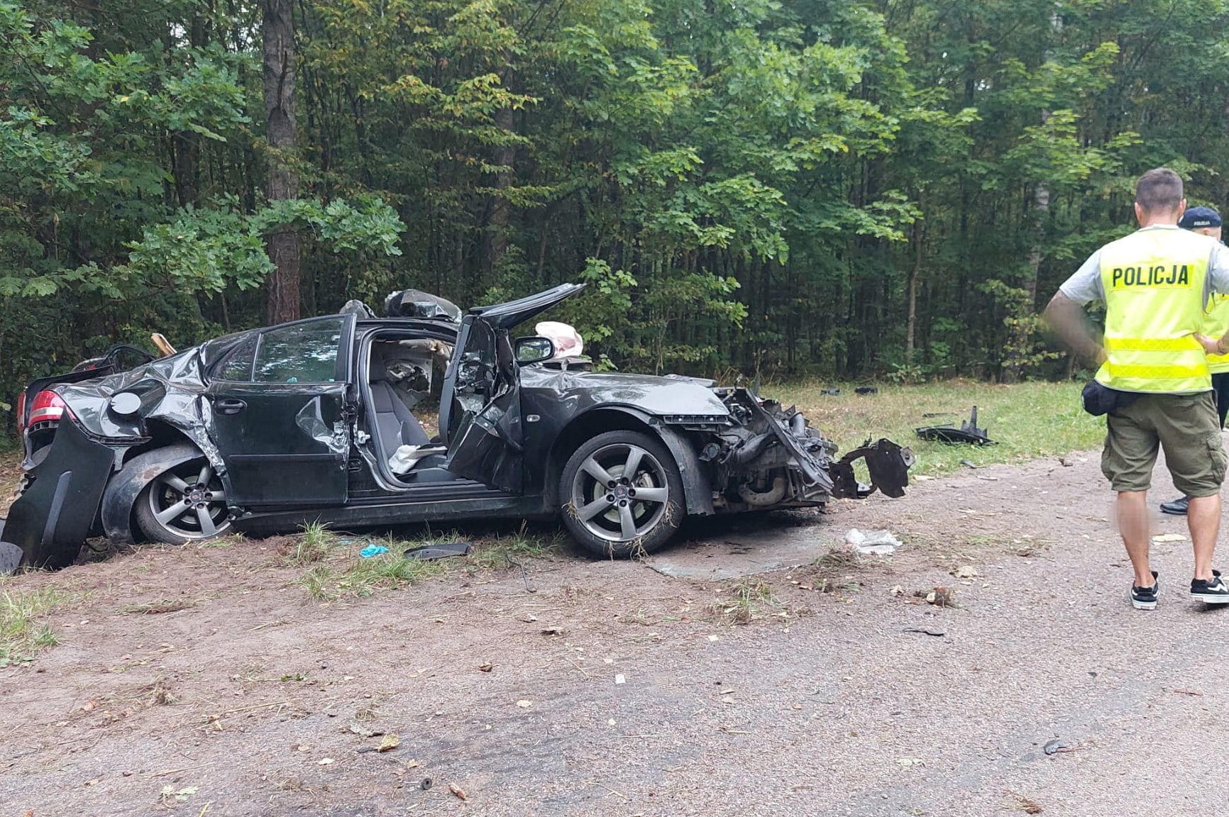 Fatalne dachowanie. Dwie osoby nie żyją wypadek Galerie, Olsztyn