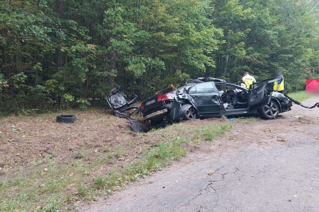 Fatalne dachowanie. Dwie osoby nie żyją wypadek Mrągowo, Wiadomości, zShowcase