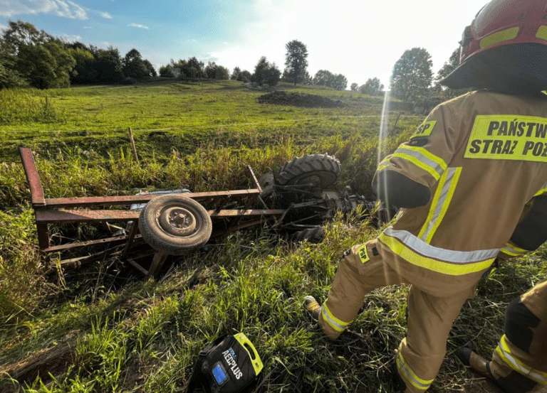 Ciągnik rolniczy przygniótł jadącego nim 12-latka