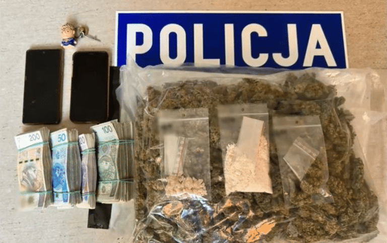 W mieszkaniu na Jarotach policja znalazła niesamowitą ilość narkotyk&oacute;w