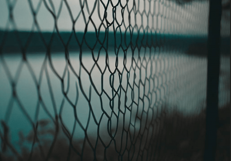 Grodzenie jezior na Mazurach. Prawo w teorii a praktyka