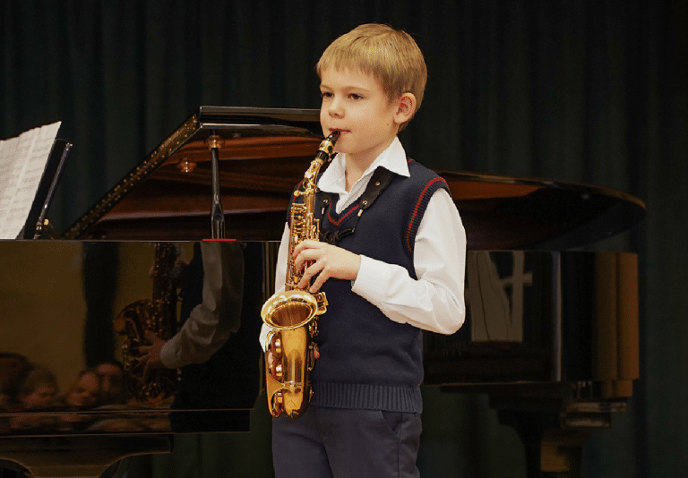Muzyczny geniusz spod Olsztyna! 8-letni Kacper gra jak wirtuoz, ale pojawił się problem