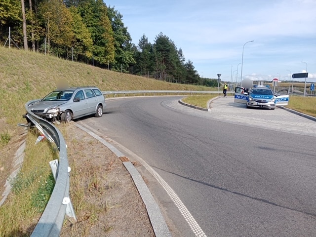 82-letni kierowca na trasie S5 uderzył w barierkę ochronną Na sygnale Ostróda