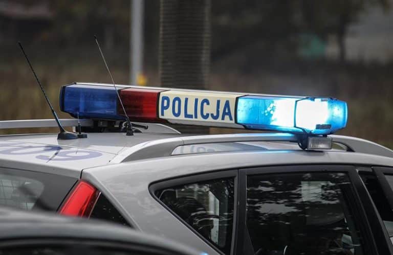 27-latek zagrażał bezpieczeństwu na obwodnicy Mrągowa, idąc środkiem pasa ruchu bez odblasków