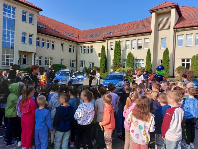 Bezpieczna droga do szkoły: akcja Komisariatu Policji w Olsztynku