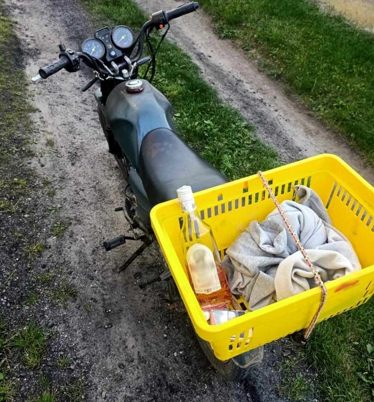 Schował narkotyki w plastrach miodu. Czeka go sprawa w sądzie