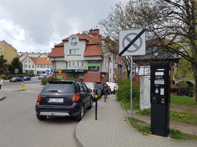 Obecny parking przy ul. Mochnackiego zniknie? Deweloper chce przejąć teren