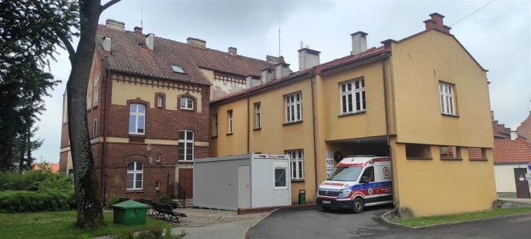 Zesp&oacute;ł Zakład&oacute;w Opieki Zdrowotnej w Dobrym Mieście z nowym dachem