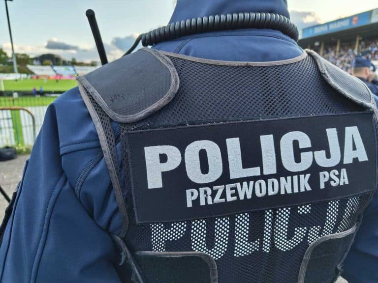 Bezpieczny mecz: jak olsztyńscy policjanci zabezpieczali spotkanie drużyn Stomilu Olsztyn i Olimpii Elbląg