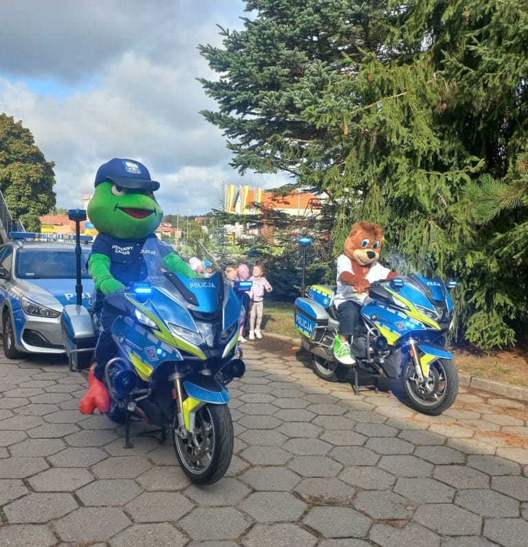 Edukacja drogowa od najmłodszych lat: policjanci z Olsztynka rozmawiali z przedszkolakami o bezpieczeństwie