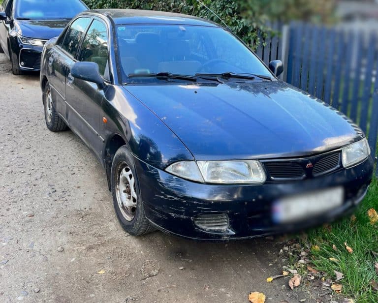 Odzyskane skradzione auto i dw&oacute;ch aresztowanych za kradzież, uprawę konopi i posiadanie narkotyk&oacute;w