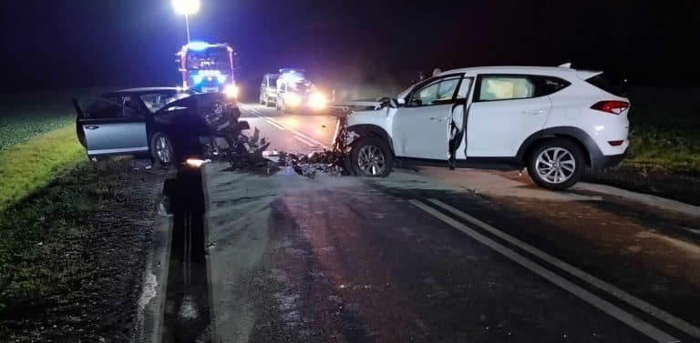 Policja zatrzymuje lekkomyślnych kierowców na miejscach zdarzeń drogowych