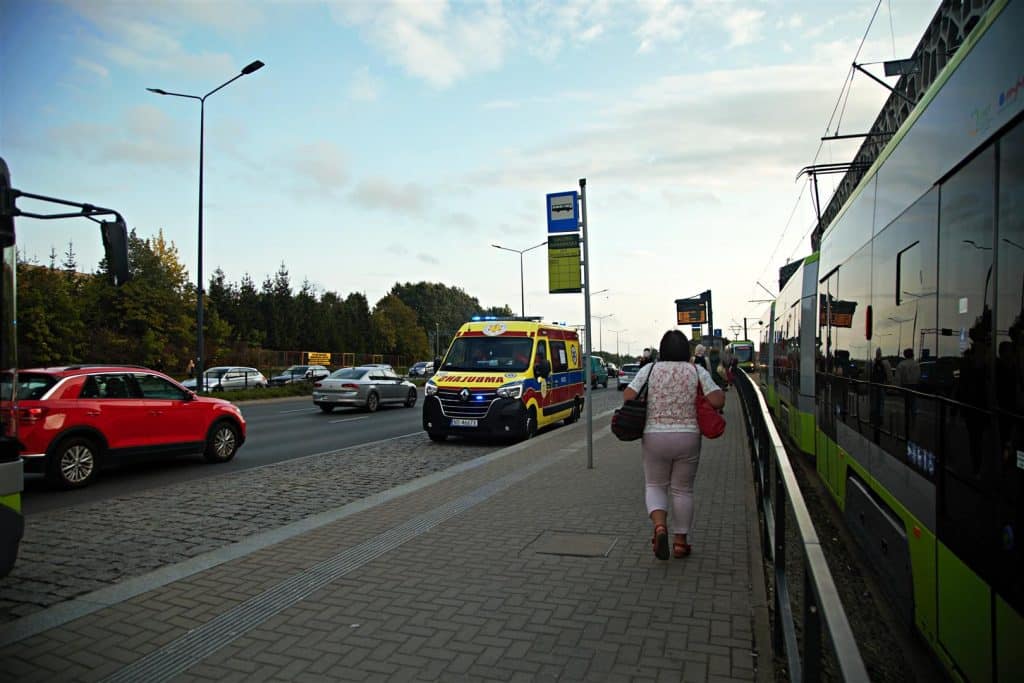 14-latek potrącony przez tramwaj pod Galerią Warmińską wypadek Olsztyn, Wiadomości, zShowcase