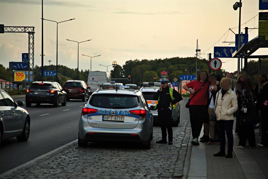 14-latek potrącony przez tramwaj pod Galerią Warmińską wypadek Olsztyn, Wiadomości, zShowcase