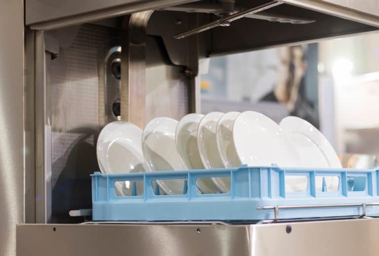 Zmywarka kapturowa – czym się kierować przy jej wyborze?