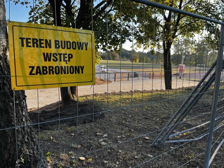 Ale wpadka Semeniuk-Patkowkiej i Cieszyńskiego! Otworzyli stadion&hellip; kt&oacute;ry jest w budowie