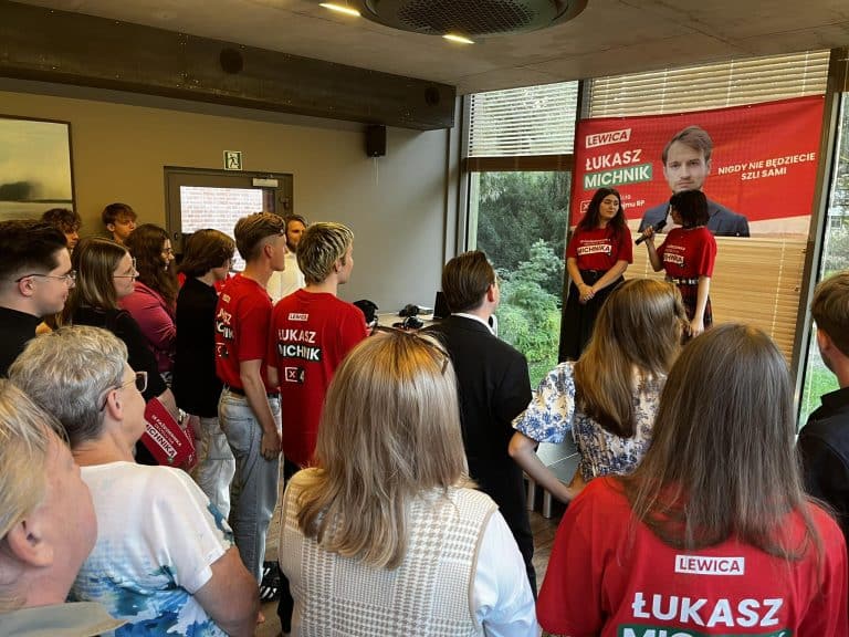 Michnik rozpoczął marsz na parlament w amerykańskim stylu. Tego Olsztyn jeszcze nie widział!