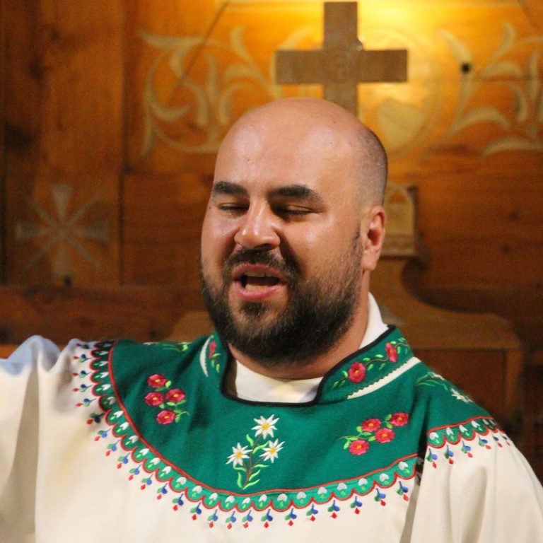 Ksiądz z Olsztyna zareagował na drwiący komentarz. Jego odpowiedź zdobyła uznanie