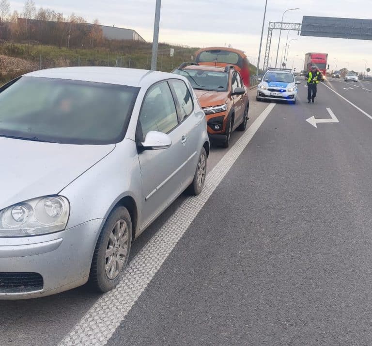 Zdarzenia drogowe w Olsztynie i powiecie olsztyńskim &ndash; weekend pełen kolizji i wykroczeń