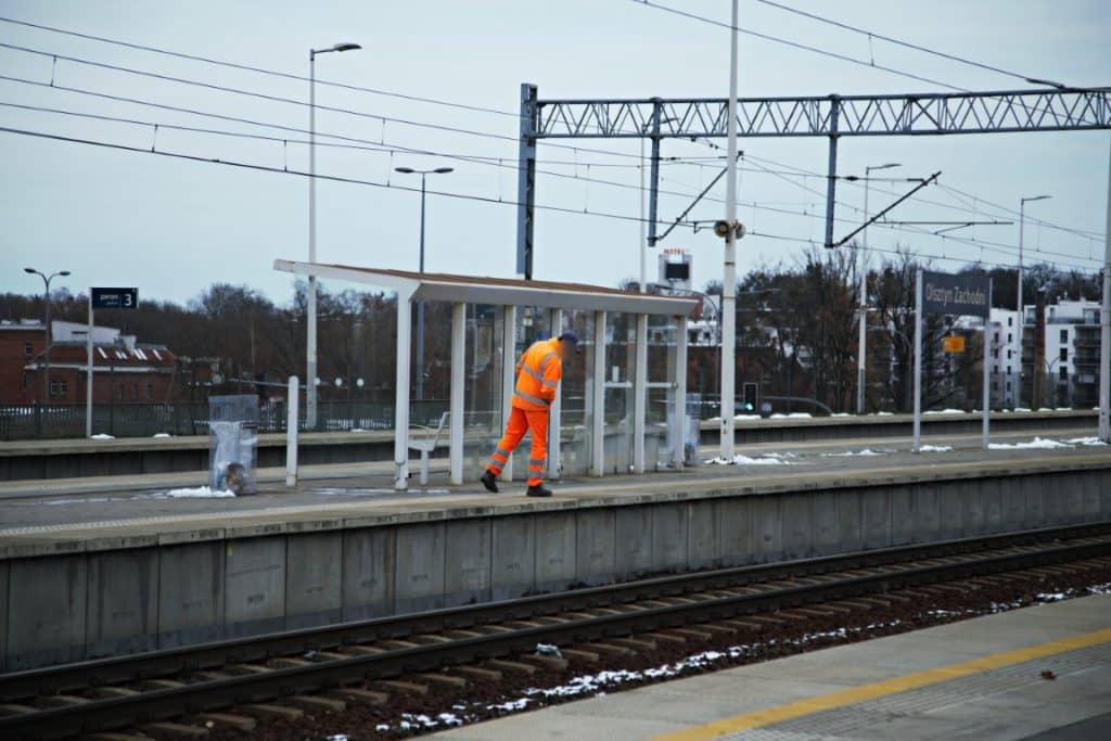 Wypadek na dworcu zachodnim w Olsztynie. 26-latek potrącony przez pociąg dworzec Olsztyn, Wiadomości, zShowcase