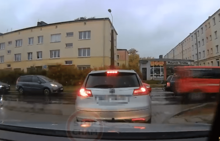 Slalom pod Biedronką? Oto jak nie jeździć po Olsztynie