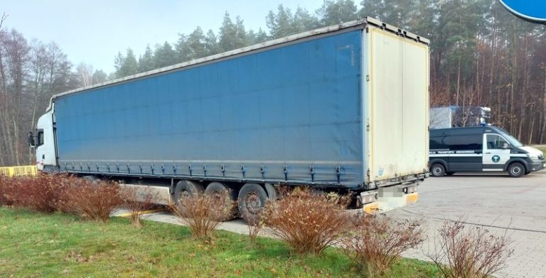 Inspektorzy wyeliminowali z ruchu niesprawny pojazd polskiego przewoźnika