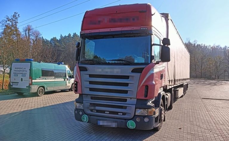 Pęknięta tarcza hamulcowa zagrażała bezpieczeństwu – inspekcja zatrzymała ciągnik samochodowy