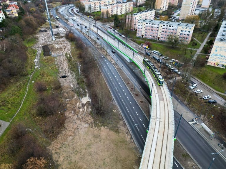 Dlaczego tramwaje piszczą na Nag&oacute;rkach?