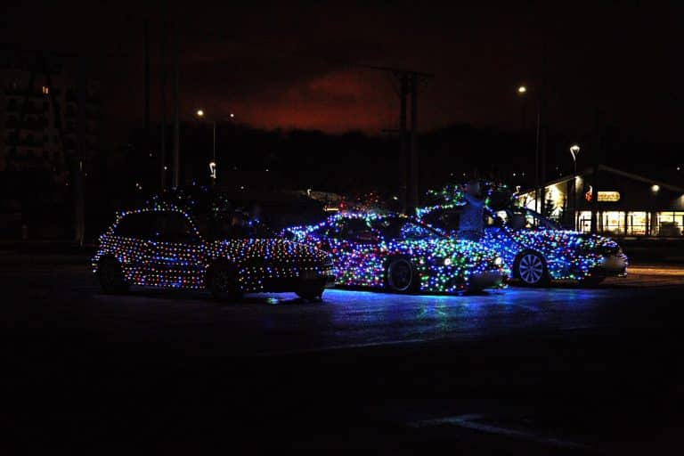 Świąteczne spotkanie fan&oacute;w motoryzacji pod Leroy Merlin przerwane przez policję