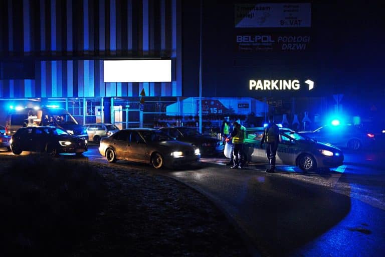 Zlot pod Leroy Merlin. Policja sprawdziła 151 kierowc&oacute;w, zatrzymano 20 dowod&oacute;w rejestracyjnych