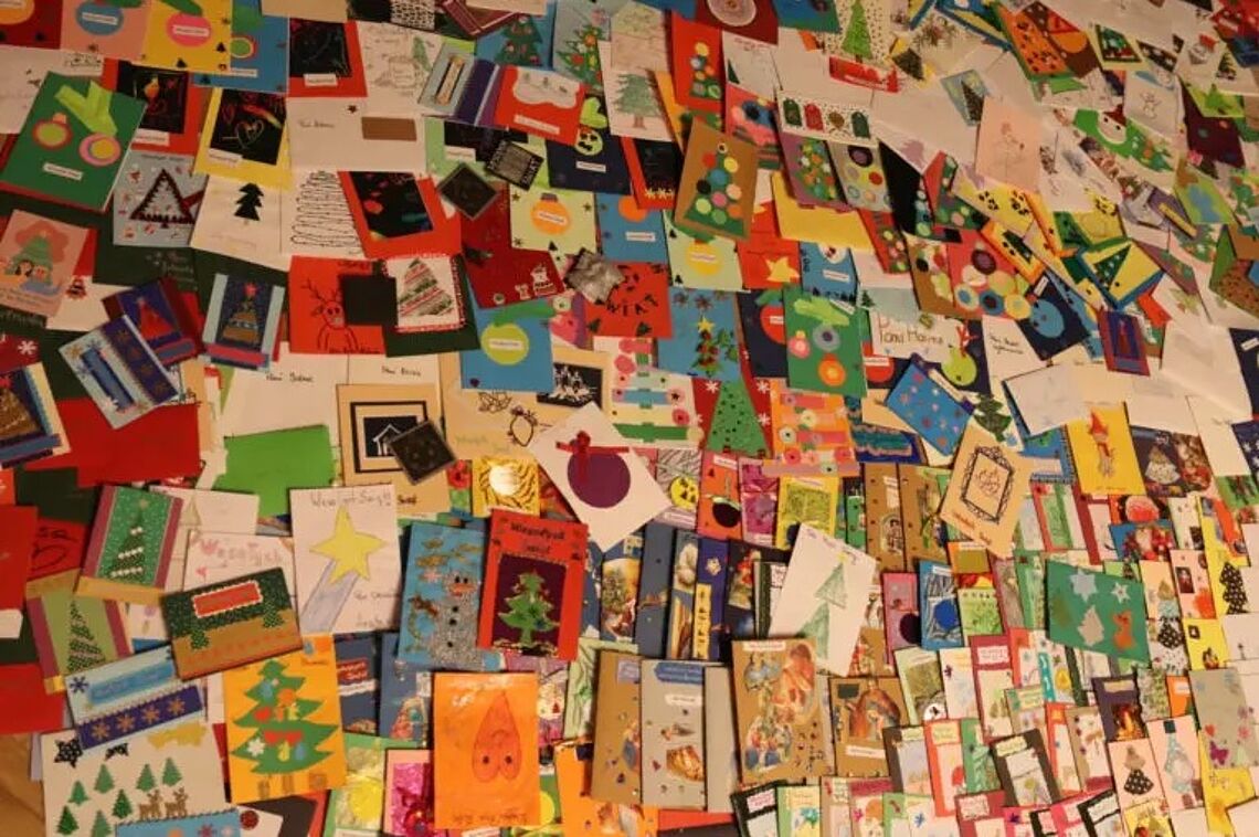 Tysiące kartek pełnych ciepła: olsztynianie rozesłali świąteczne życzenia samotnym seniorom święta Materiał zewnętrzny