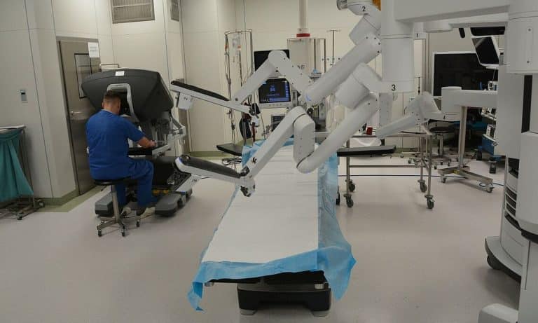 Rewolucja w leczeniu: pierwsze operacje z użyciem robota da Vinci w Olsztynie