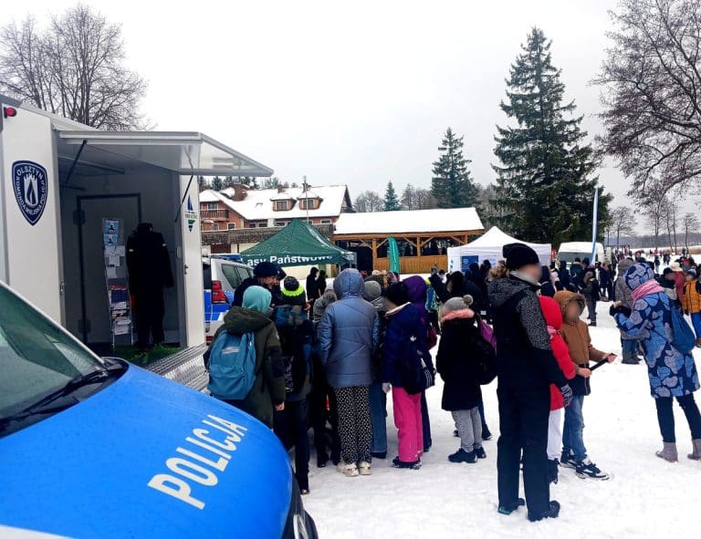 Bezpieczne ferie w Olsztynie. Policyjne działania zapewniły spok&oacute;j na drogach i stokach