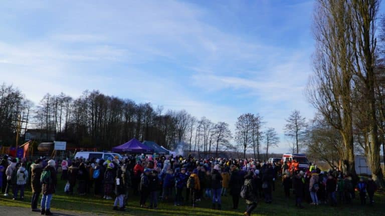 Bezpieczne ferie. Powiat Olsztyński uczy najmłodszych jak unikać zagrożeń zimą